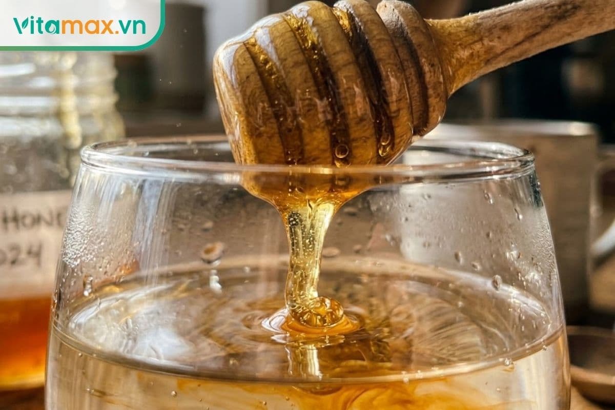 Uống mật ong bị nổi mụn phải làm sao? Cách xử lý an toàn