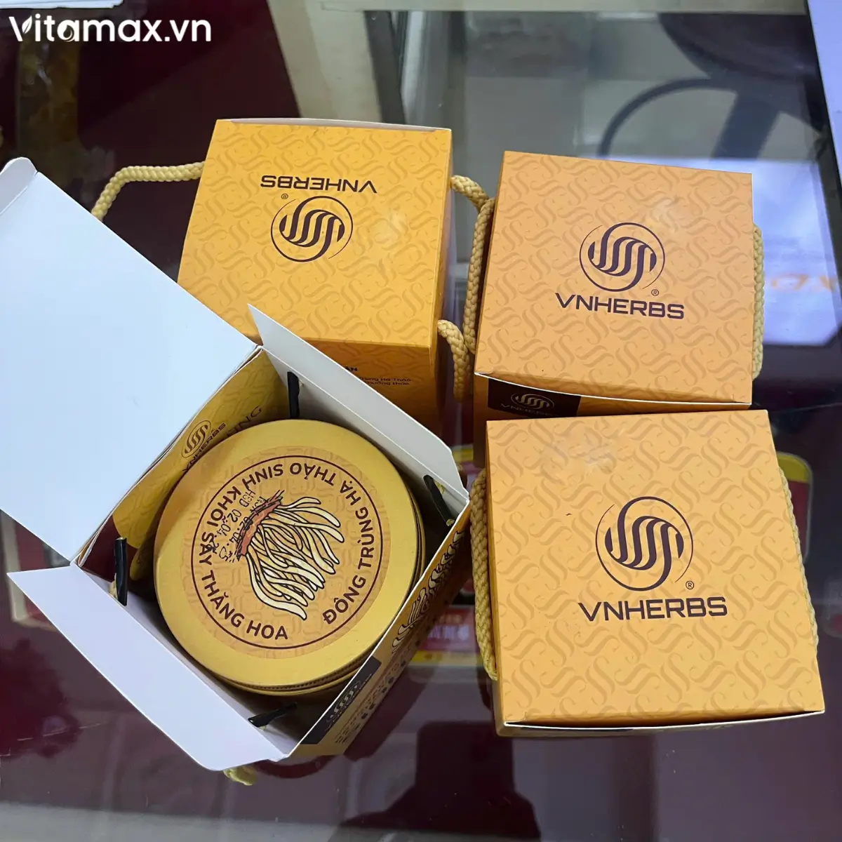 Đông trùng hạ thảo Vnherbs - Hình ảnh tại cửa hàng Vitamax.vn
